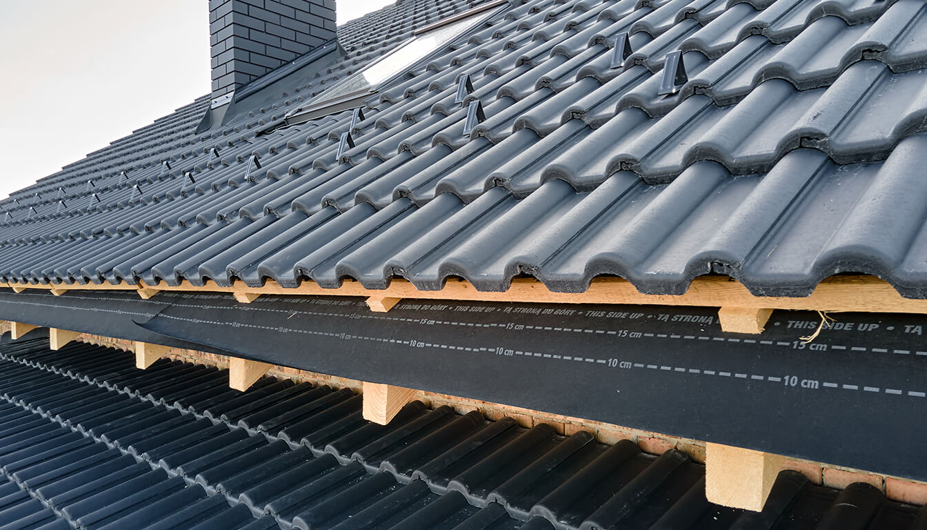 La importancia de elegir los mejores materiales para tu hogar: Primer plano de materiales de construcción duraderos.